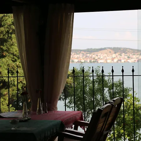 Pensión Guzelyali Ayvalı